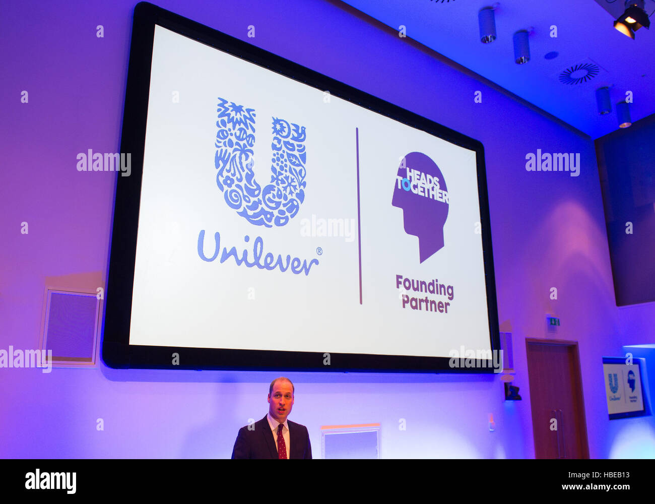 Il Duca di Cambridge parla durante un briefing con il Business Leader per discutere l'importanza del benessere sul luogo di lavoro, come parte delle teste insieme campagna, presso Unilever, a Londra. Foto Stock