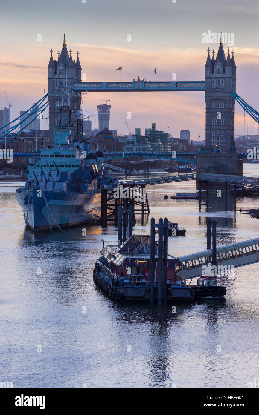 Europa, Regno Unito, Inghilterra, Londra, il Tower Bridge HMS Belfast Foto Stock