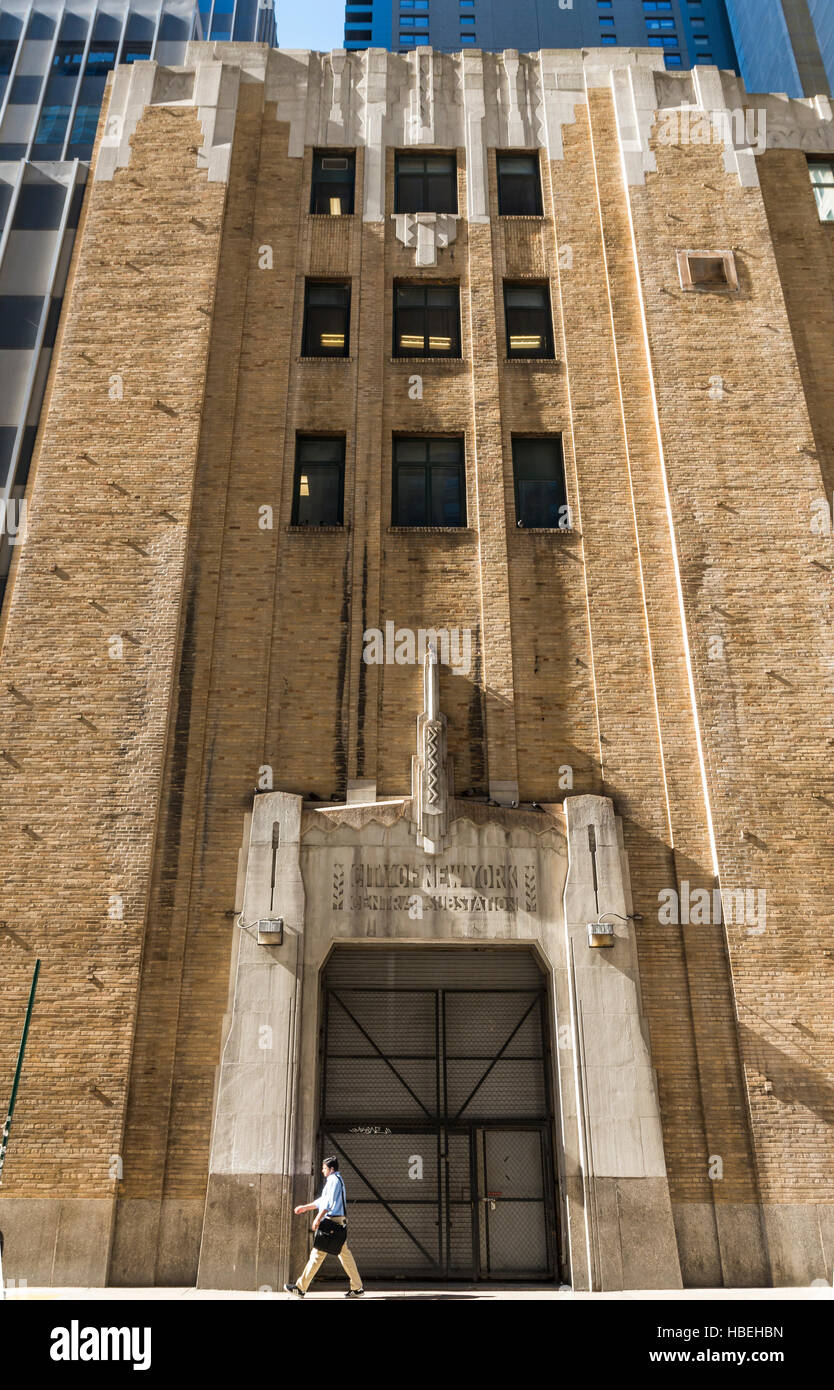 La facciata esterna dell'art deco città di New York sottostazione centrale edificio (IND metropolitana centrale) Foto Stock