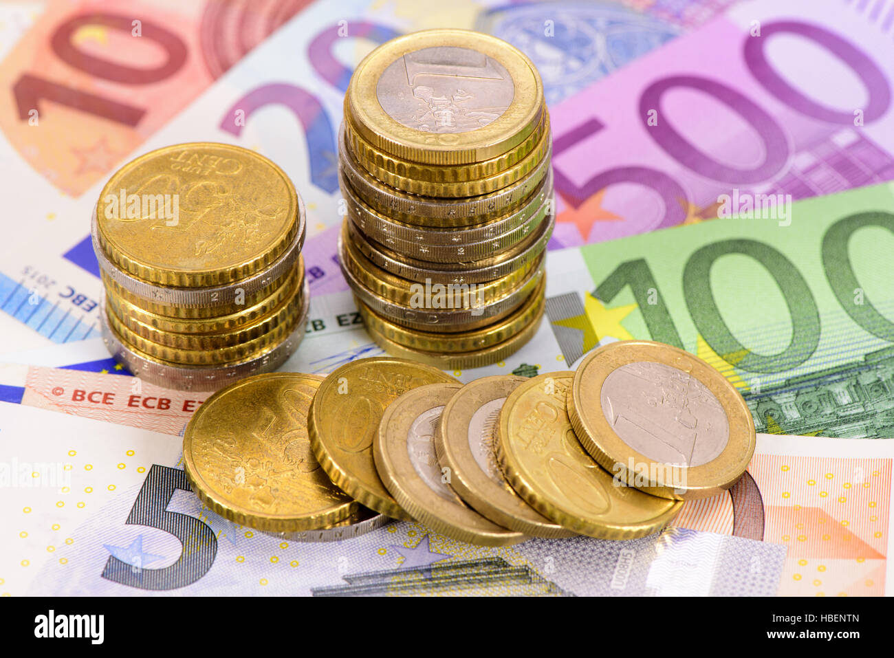 Gruppo di valuta euro le banconote e le monete in euro Foto Stock