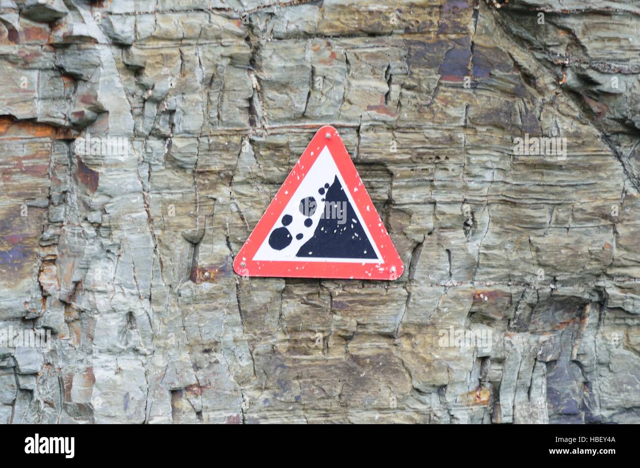 Rocce la caduta di segnale di avvertimento Foto Stock