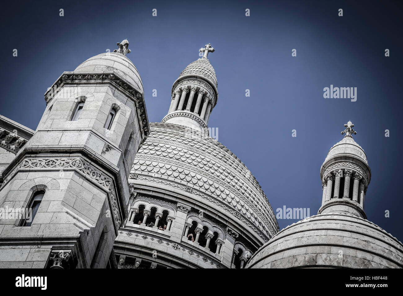 Basilica Sacre Coeur con monumento, Parigi Foto Stock