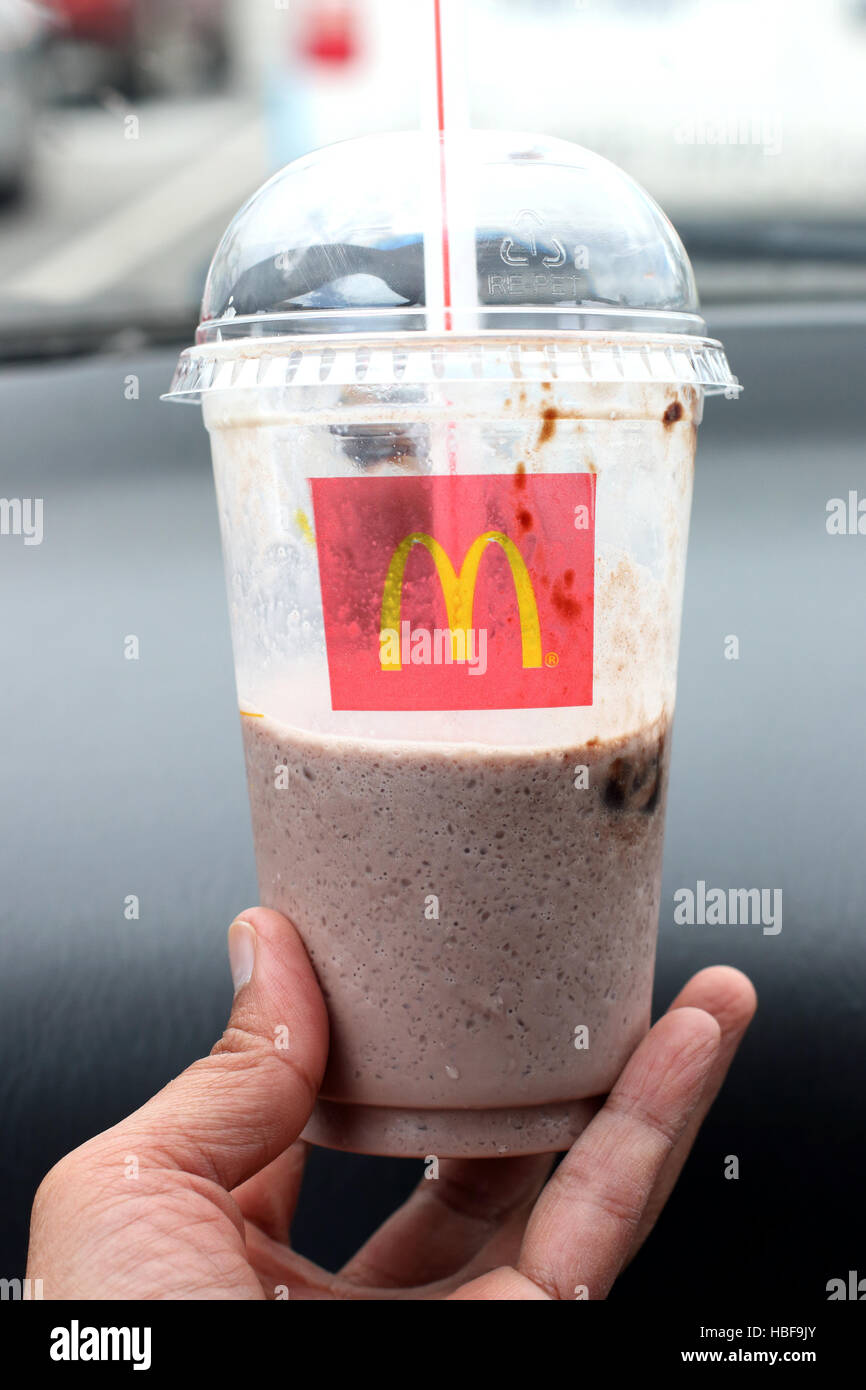 Close up di McDonald's Frappé al cioccolato Foto Stock