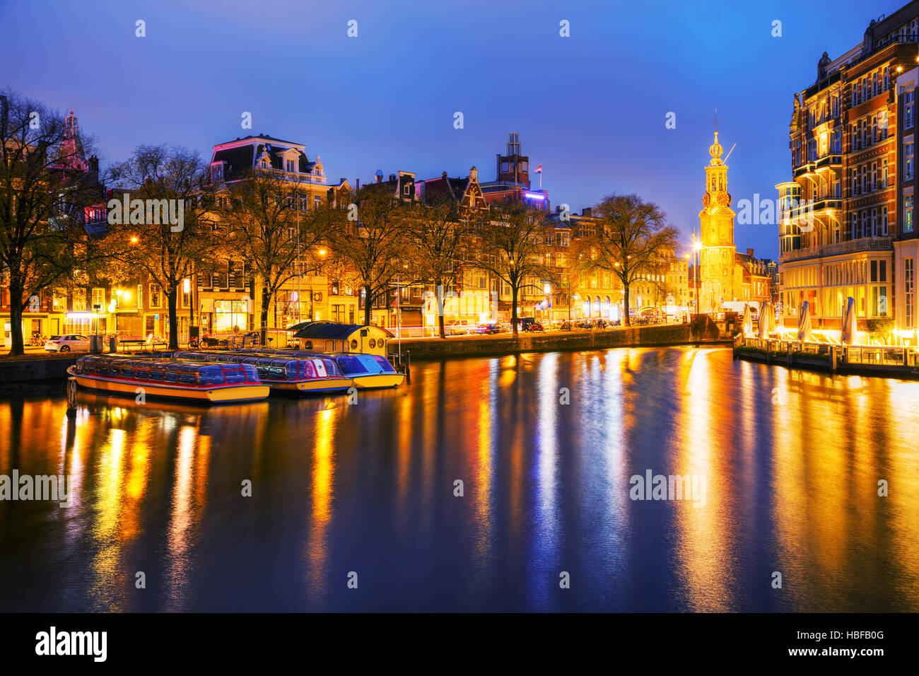 Amsterdam City View con ponti e canali di notte Foto Stock