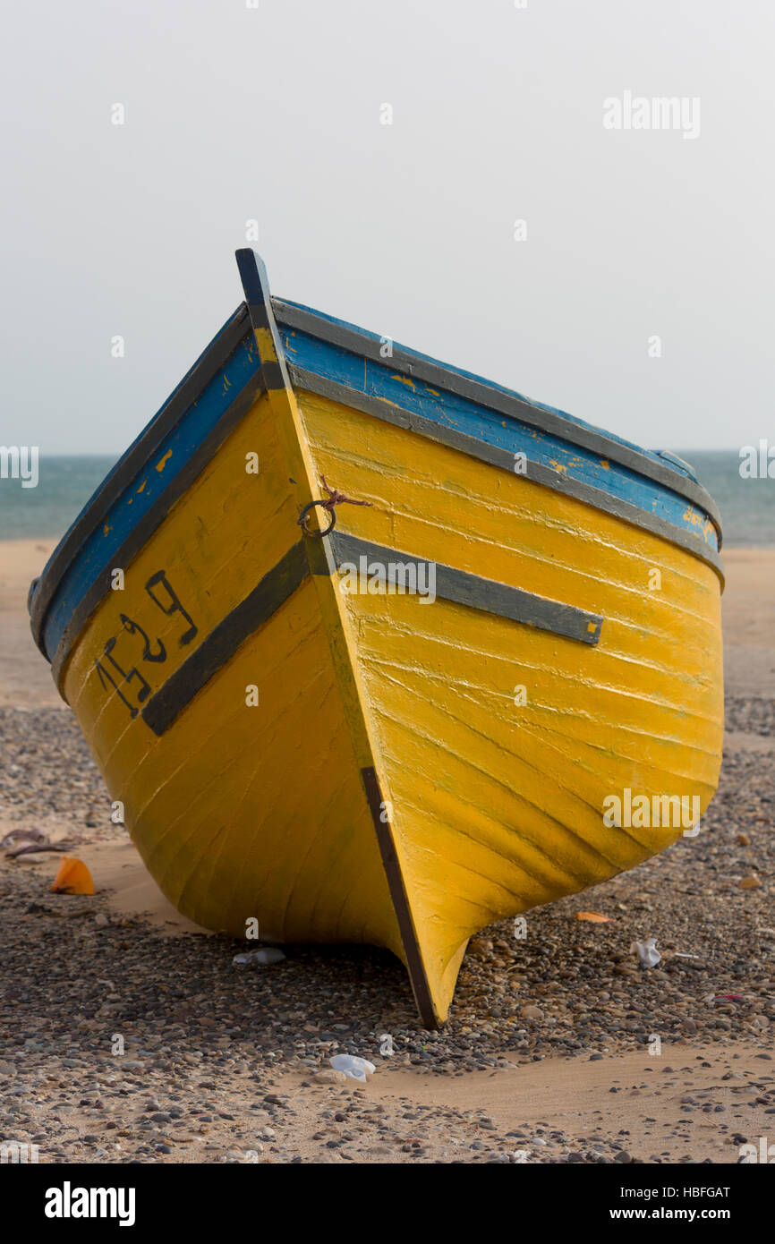 Colorate barche da pesca sulla spiaggia di Sidi Kaouki, Marocco Foto Stock