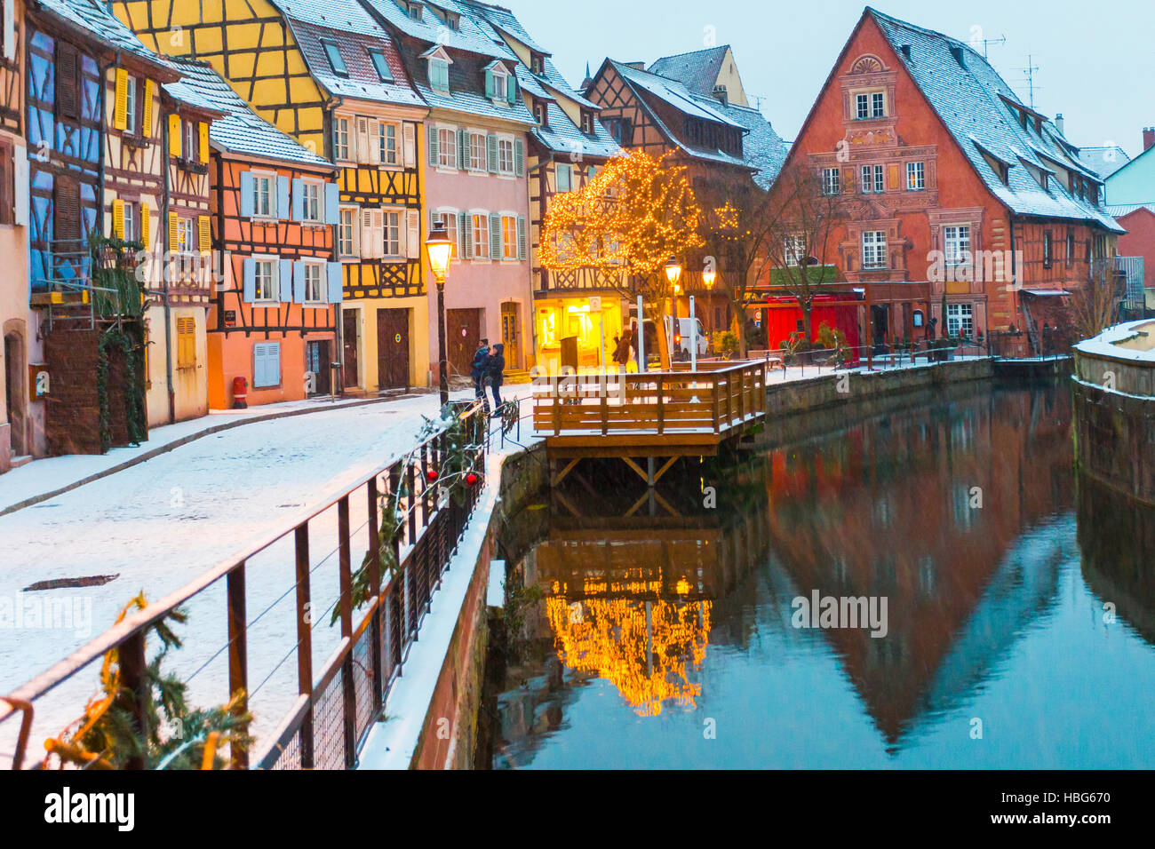 Decorazione di Natale al crepuscolo Petite Venezia, Colmar Alsace Haut Rhin Francia Foto Stock