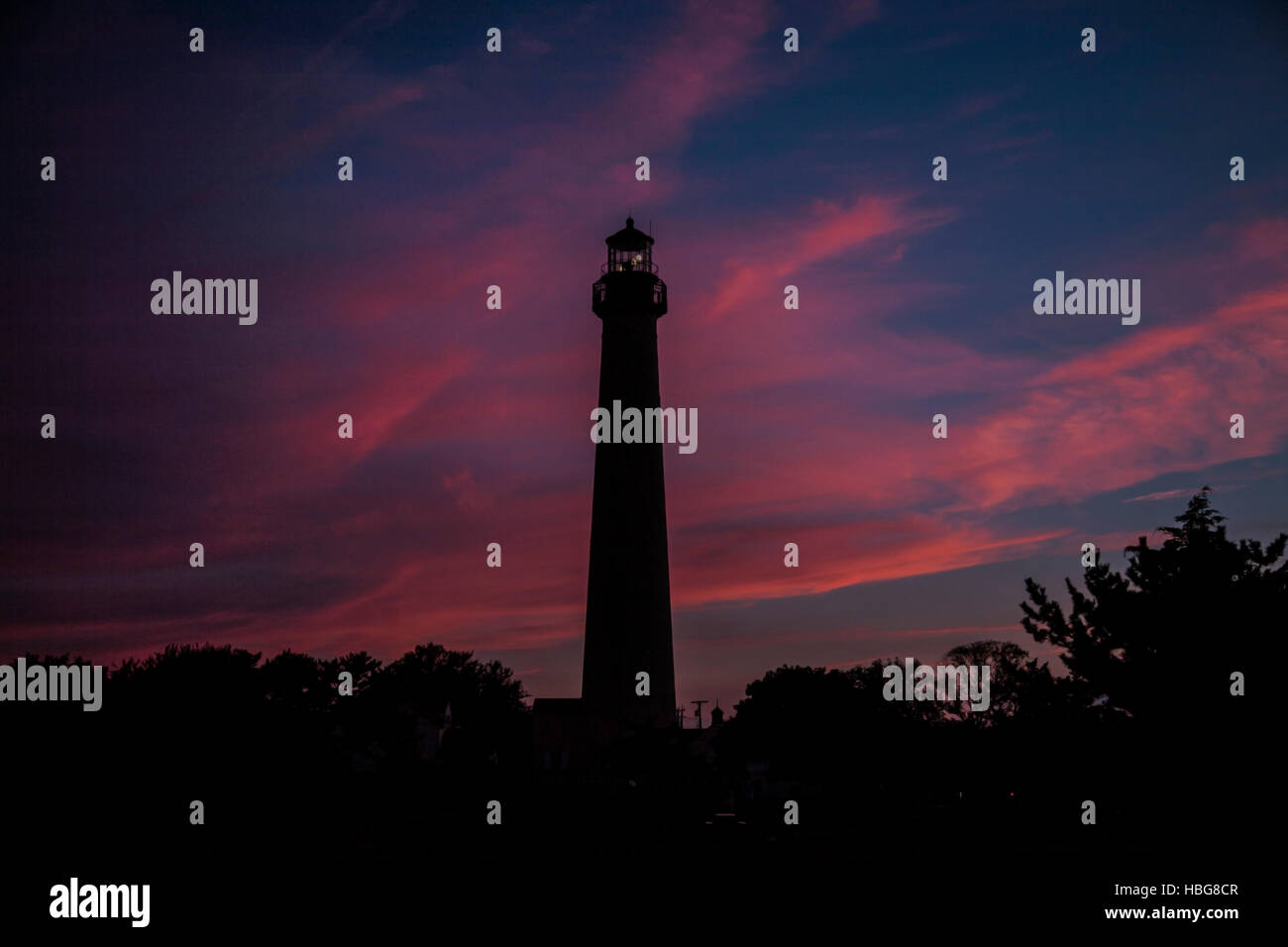 Cape May Lighthouse silhouette, Cape May County, New Jersey, East Coast, USA, spiaggia Jersey shore paesaggio nautico vintage mare, 300ppi MB 5,25 Foto Stock