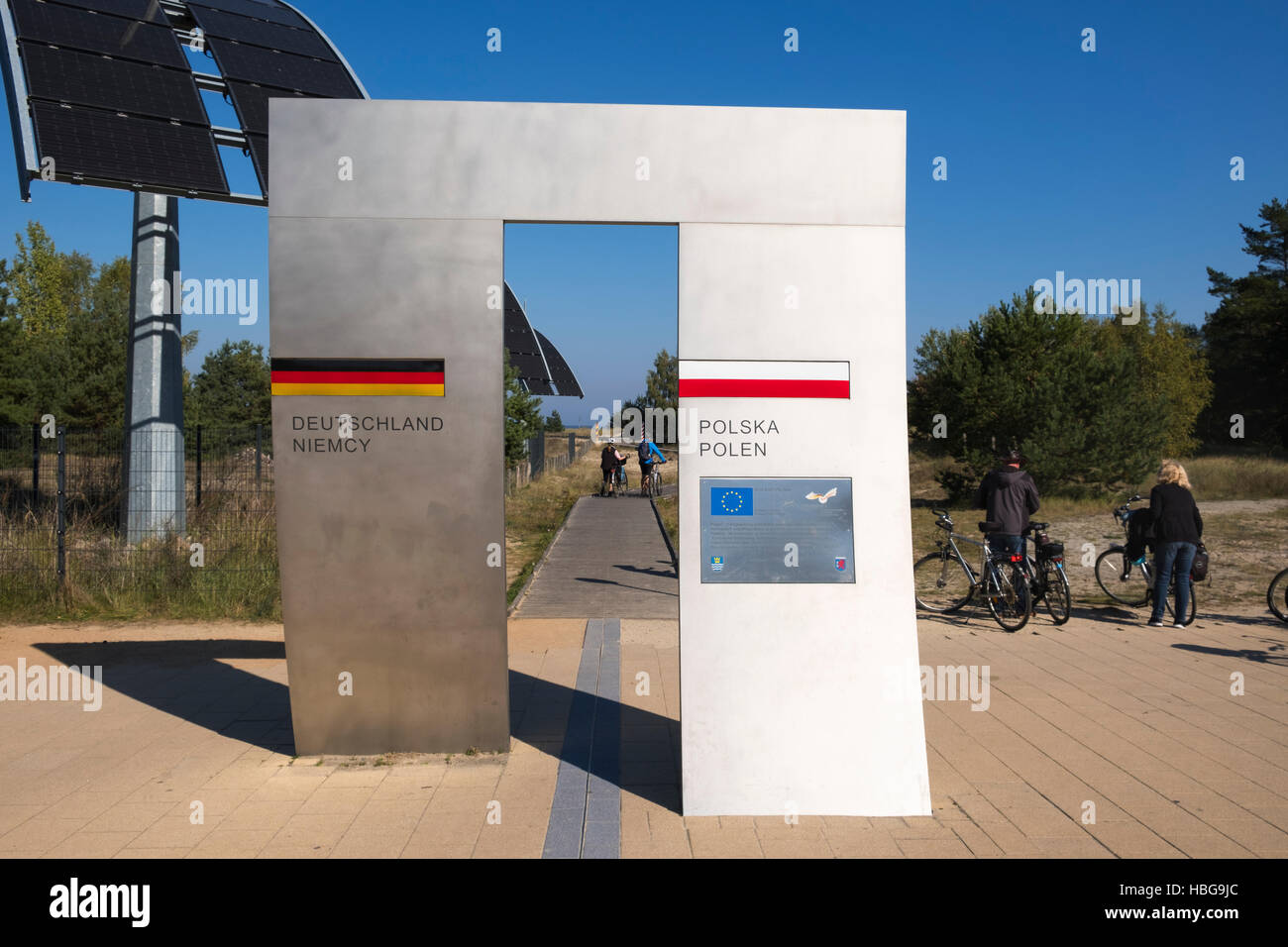 Cancello simbolico, Poland-Germany border crossing, costa baltica, Ahlbeck, Usedom, Meclemburgo-Pomerania, Germania Foto Stock