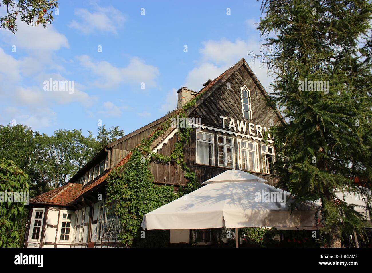 Vecchia casa in legno in Mazury Foto Stock