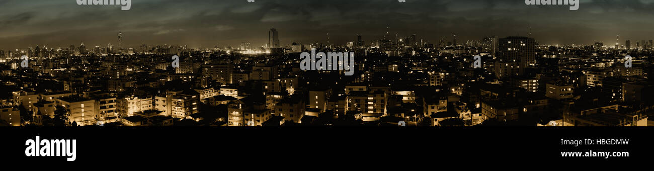 Un panorama dell'orizzonte cittadino di Bangkok Foto Stock