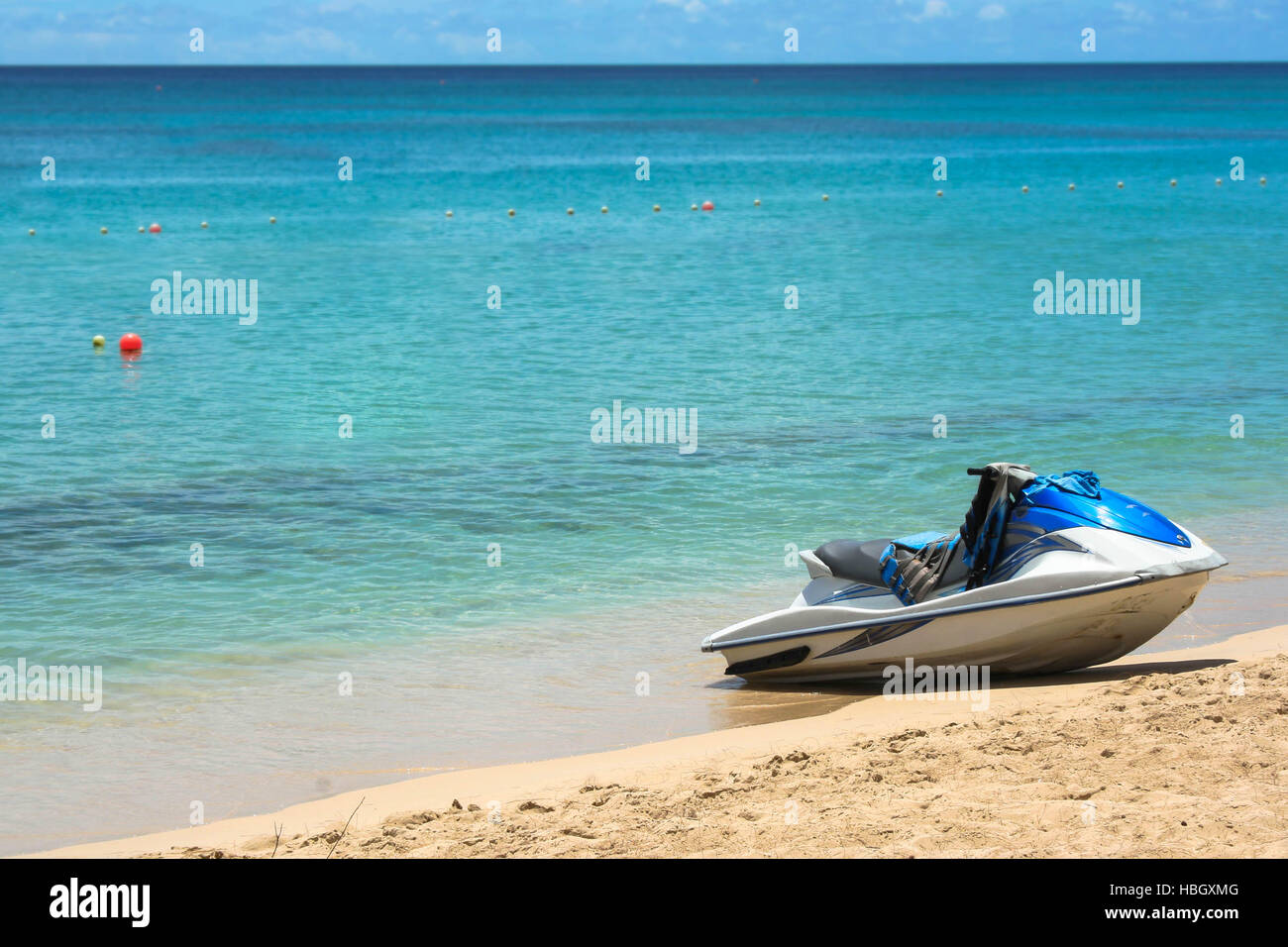 Blue getto sci sulla sabbia in spiaggia in Barbados Foto Stock