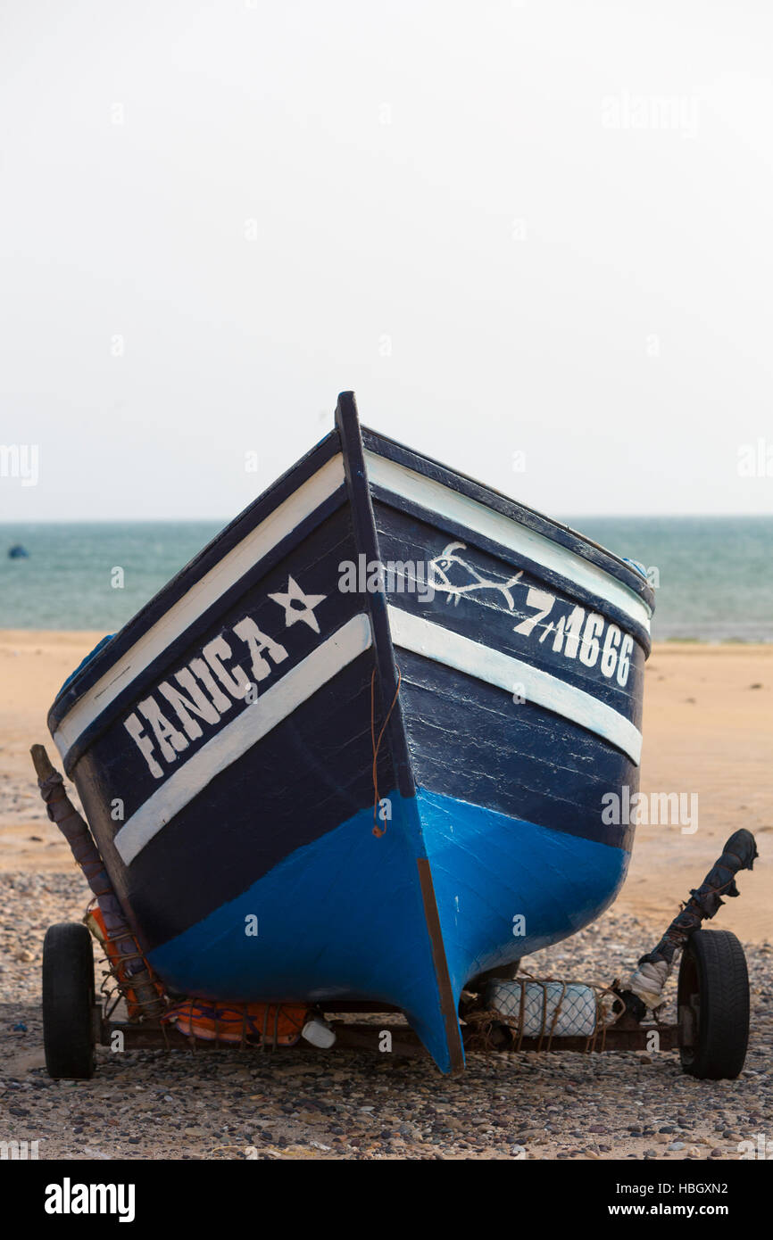 Colorate barche da pesca sulla spiaggia di Sidi Kaouki, Marocco Foto Stock