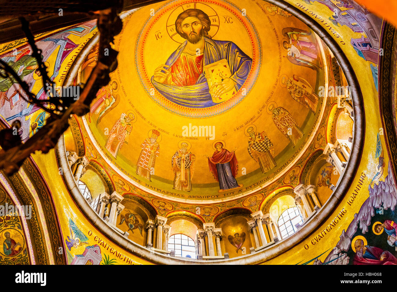 Gesù Catholikon crociato cupola chiesa del Santo Sepolcro di Gerusalemme in Israele. Chiesa ampliato nel 1114 a 1170 annuncio contiene la tomba di Gesù e del Golgota Foto Stock