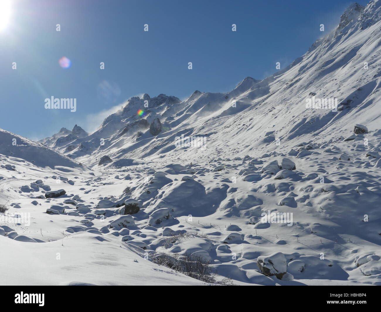 Neve invernale coperto vette in Europa. Luogo ideale per lo sport Foto Stock