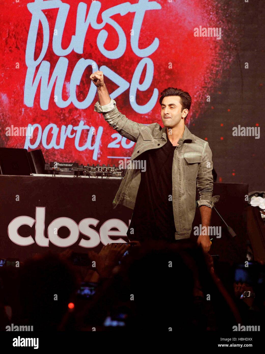 Attore di Bollywood Ranbir Kapoor esegue durante il primo piano primo Move Party, in Mumbai, India Foto Stock