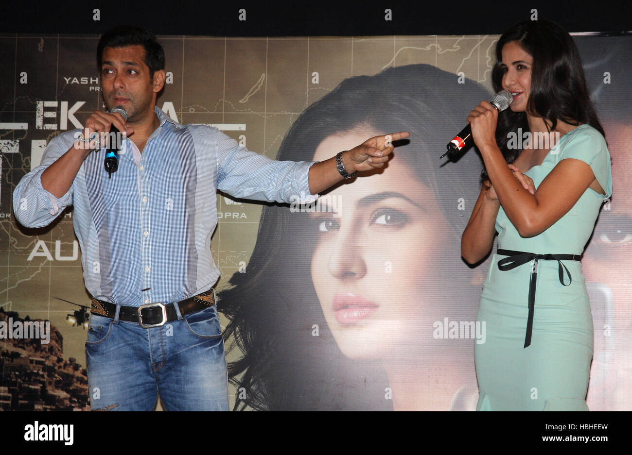 Gli attori di Bollywood Salman Khan Katrina Kaif durante il lancio prima canzone del loro prossimo film Ek Tha Tiger Mumbai Foto Stock