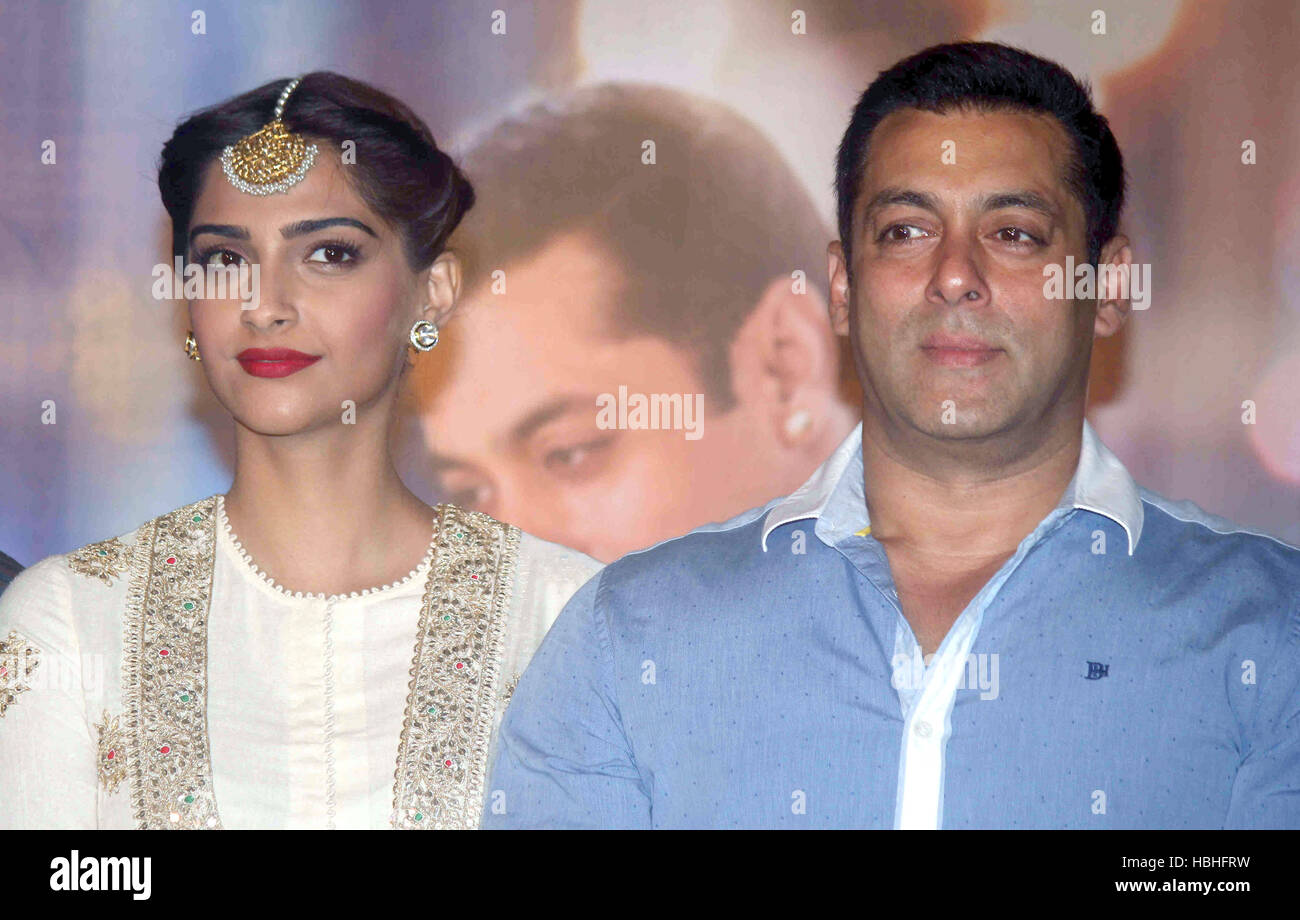 Salman Khan, attore indiano, Sonam Kapoor, attrice indiana, lancio del trailer del film Prem Ratan Dhan Payo, Bombay, Mumbai, Maharashtra, India, Asia Foto Stock