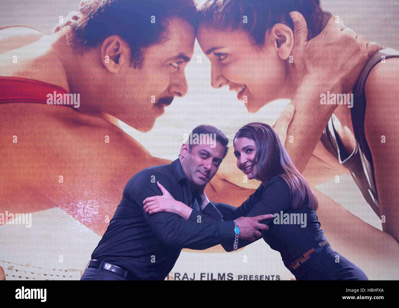 Salman Khan, attore indiano, Anushka Sharma, attrice indiana, al lancio del trailer del film Sultan, Bombay, Mumbai, Maharashtra, India, Asia Foto Stock
