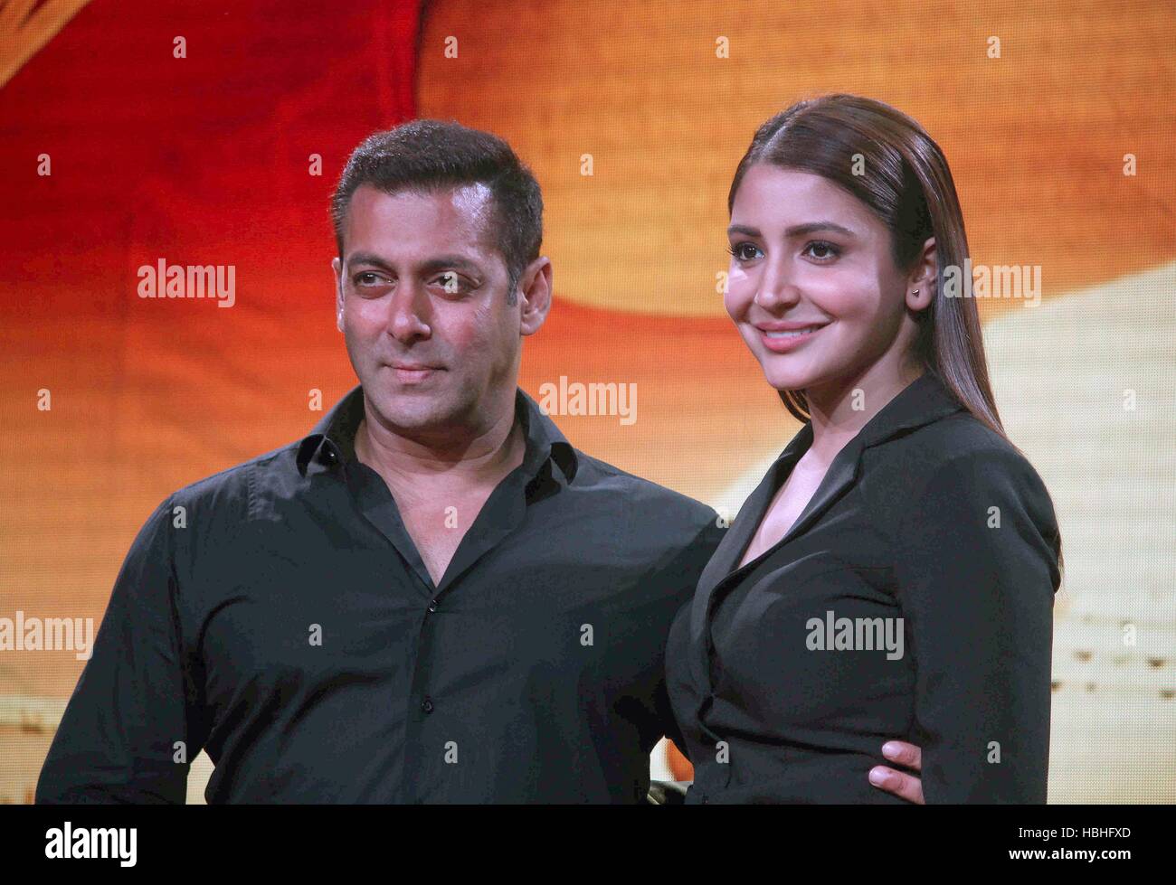 Salman Khan, attore indiano, Anushka Sharma, attrice indiana, al lancio del trailer del film Sultan, Bombay, Mumbai, Maharashtra, India, Asia Foto Stock