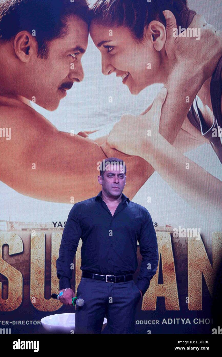 Attore di Bollywood Salman Khan durante il lancio del rimorchio di film Sultan in Mumbai, India il 24 maggio 2016. Foto Stock