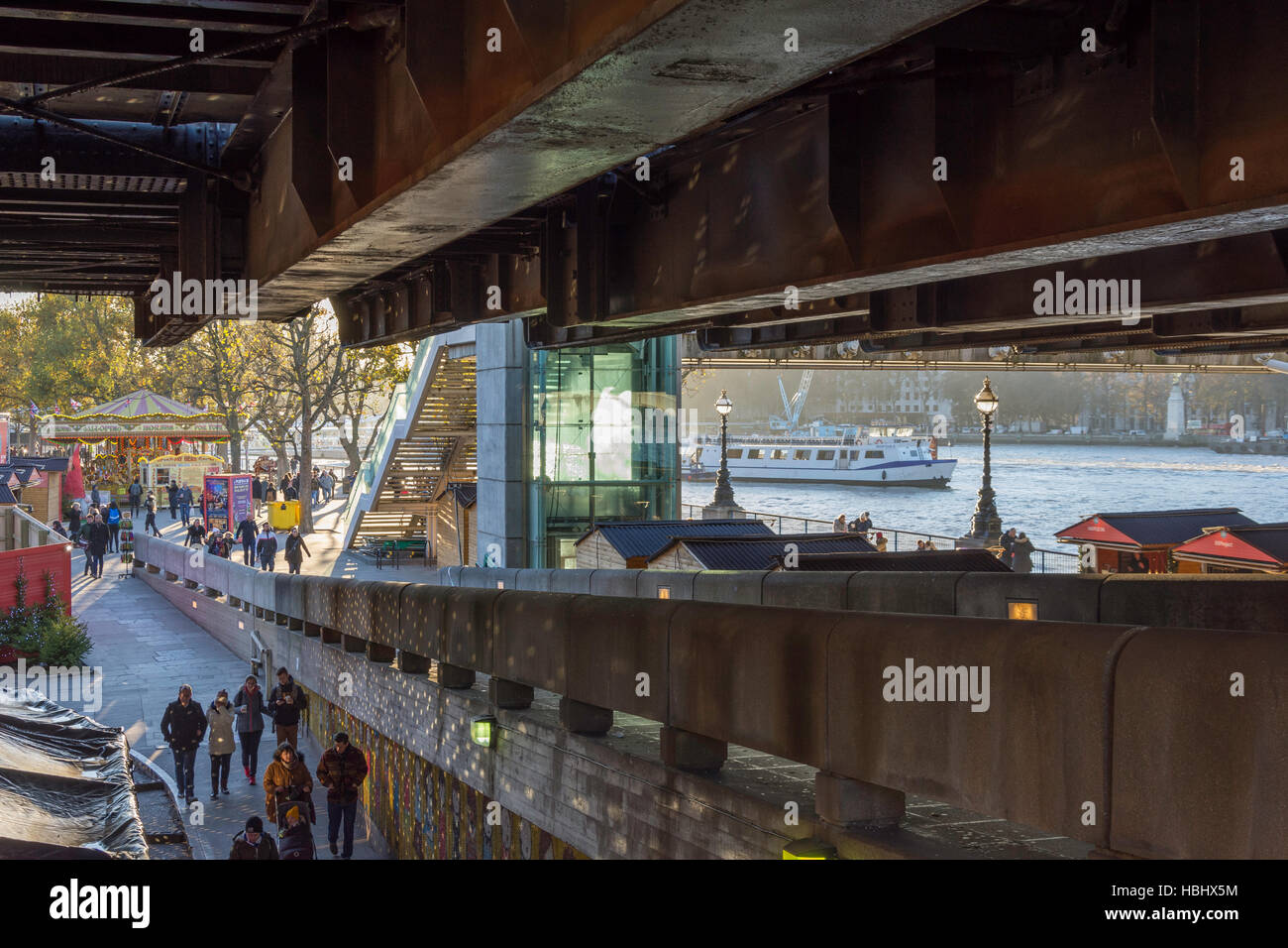 Southbank Mercatino di Natale, South Bank, London Borough di Lambeth, Greater London, England, Regno Unito Foto Stock