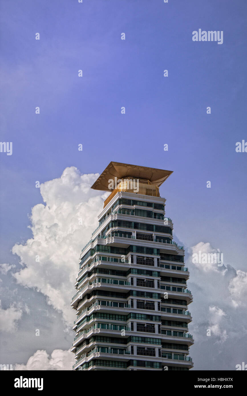 La parte superiore di un condominio di lusso a Bangkok, in Thailandia. Foto Stock