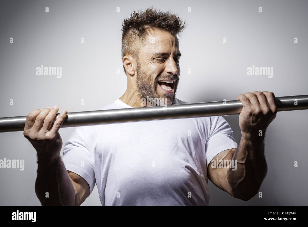 Bodybuilding barbuto uomo Foto Stock