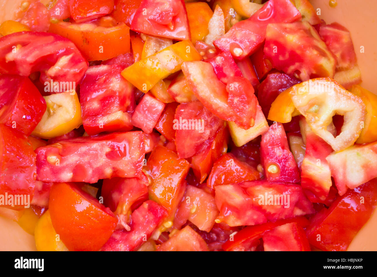 Un trito di pomodoro rosso in una ciotola Foto Stock