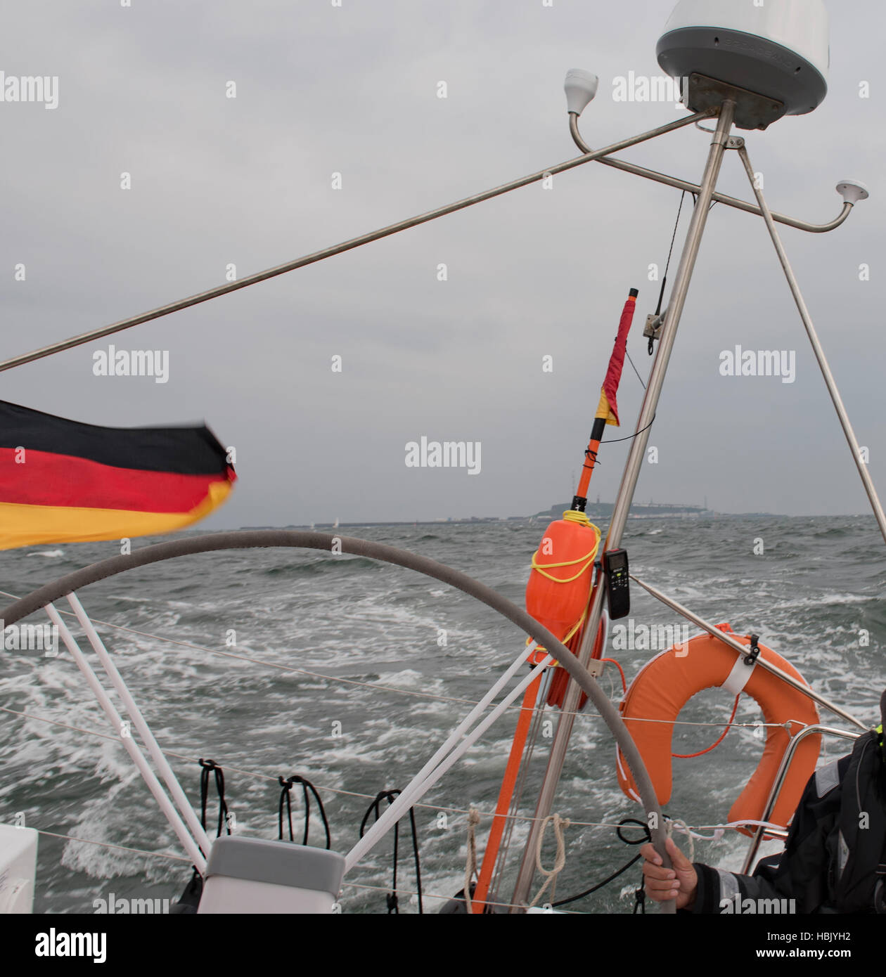 Sailing yacht in viaggio sul mare del Nord Foto Stock