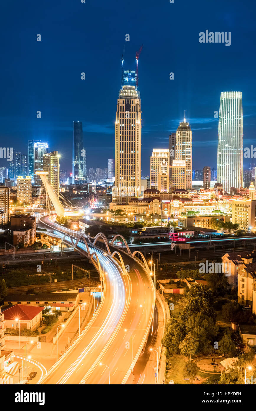 Città moderna di notte di Tianjin Foto Stock