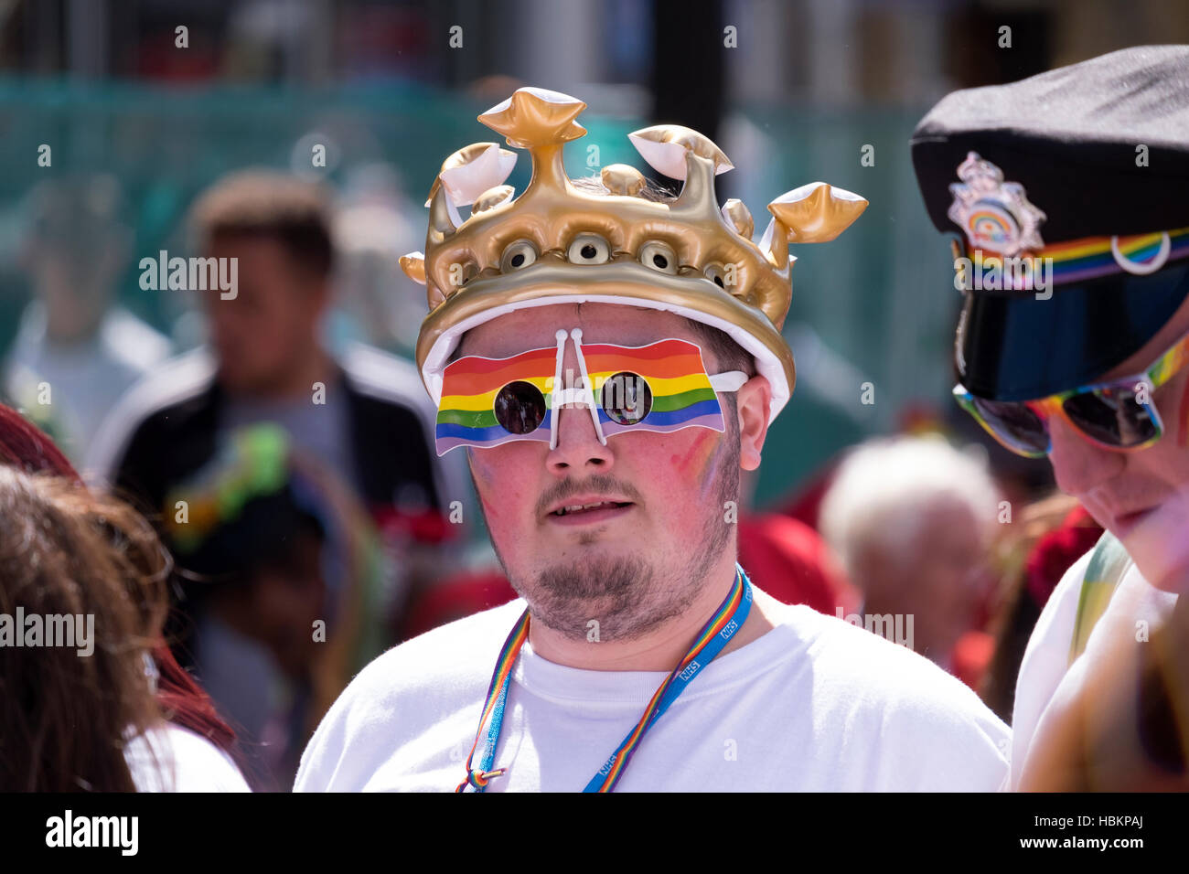 Uomo colorato a Pride Foto Stock