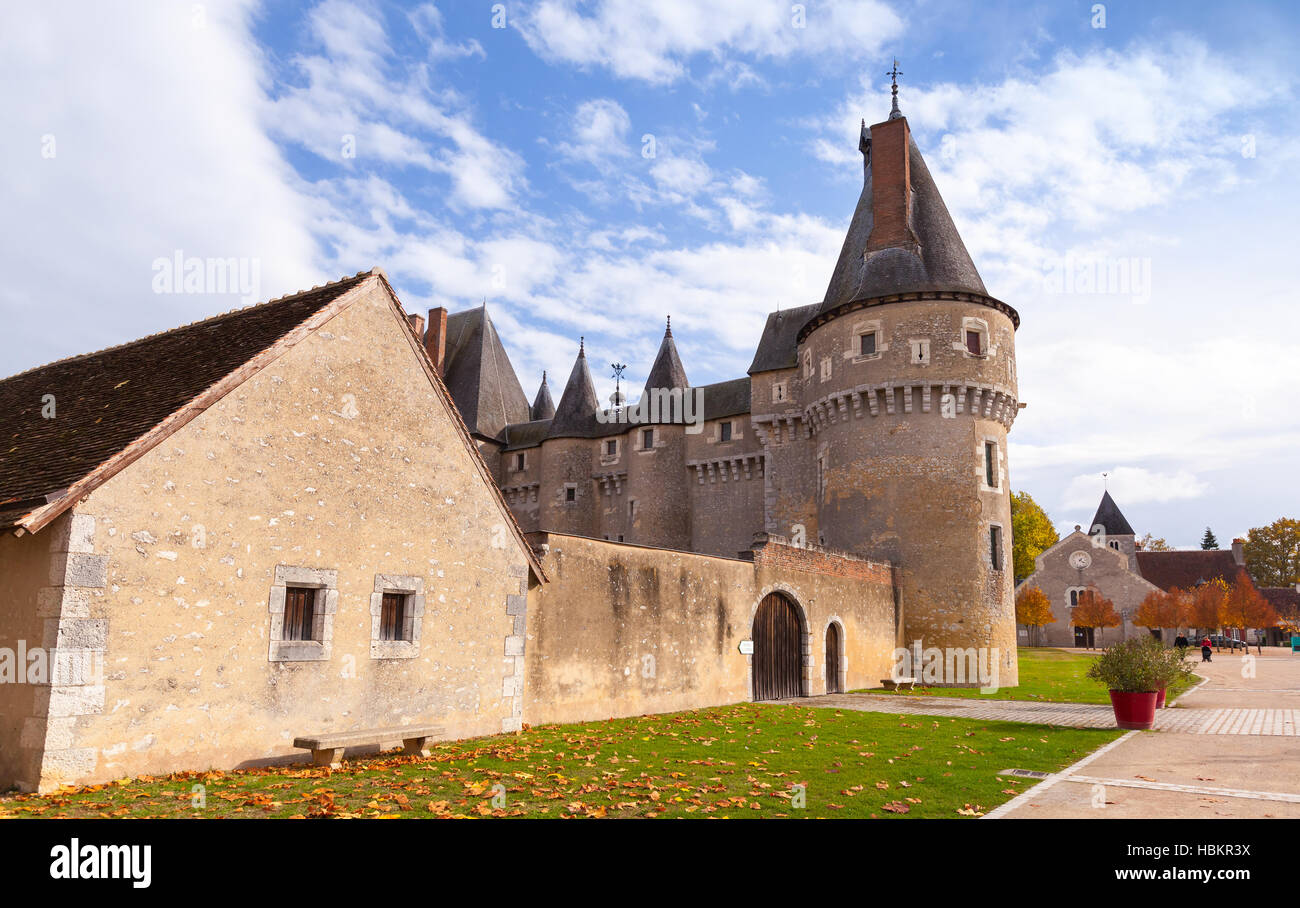 Fougeres-sur-Bievre, Francia - 6 Novembre 2016: facciata del Chateau de Fougeres-sur-Bievre, medievale castello francese nella Valle della Loira. Essa fu costruita in Foto Stock