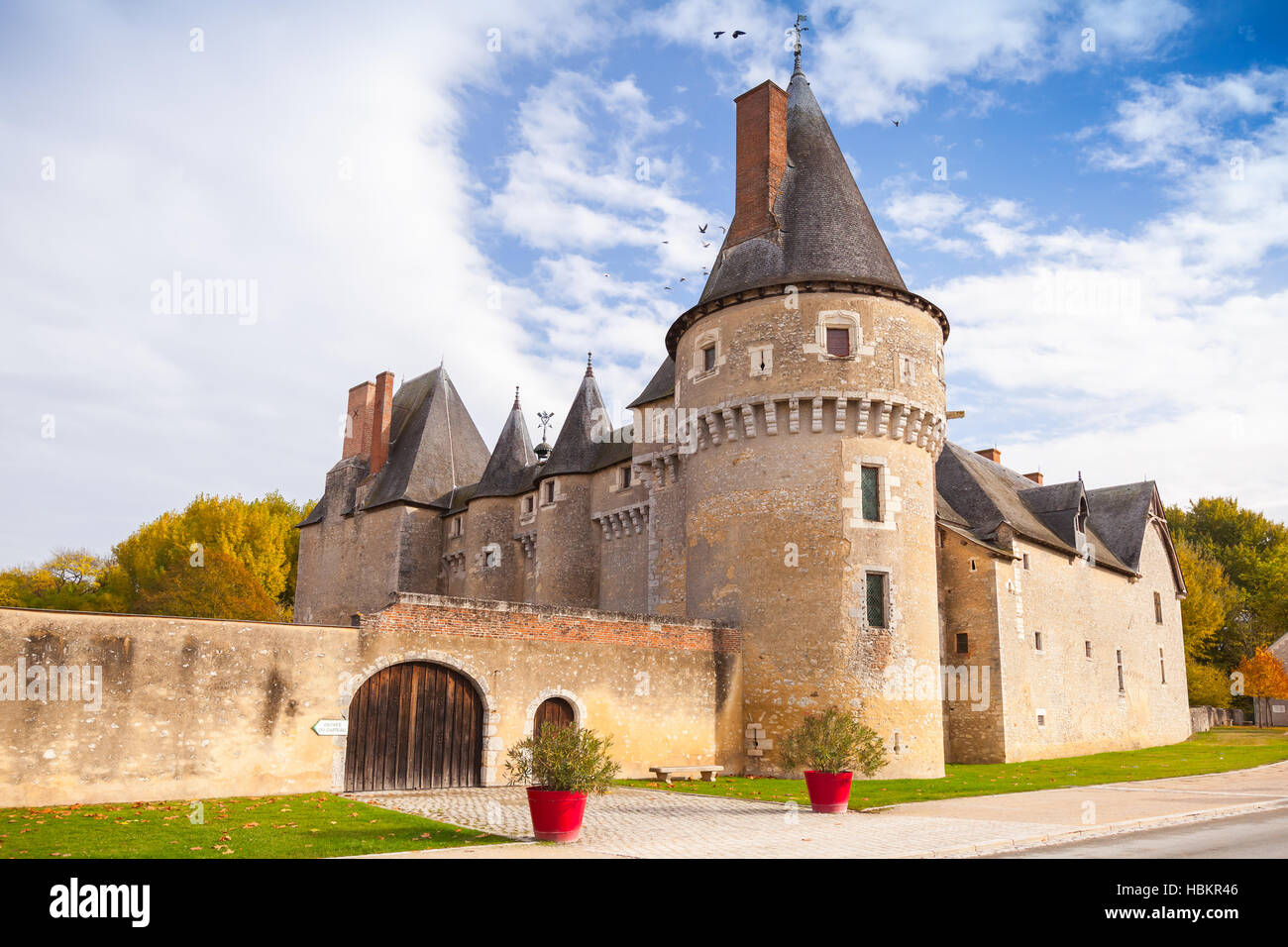 Fougeres-sur-Bievre, Francia - 6 Novembre 2016: facciata di Chateau de Fougeres-sur-Bievre, medievale castello francese nella Valle della Loira. È stato costruito nel 15 c Foto Stock