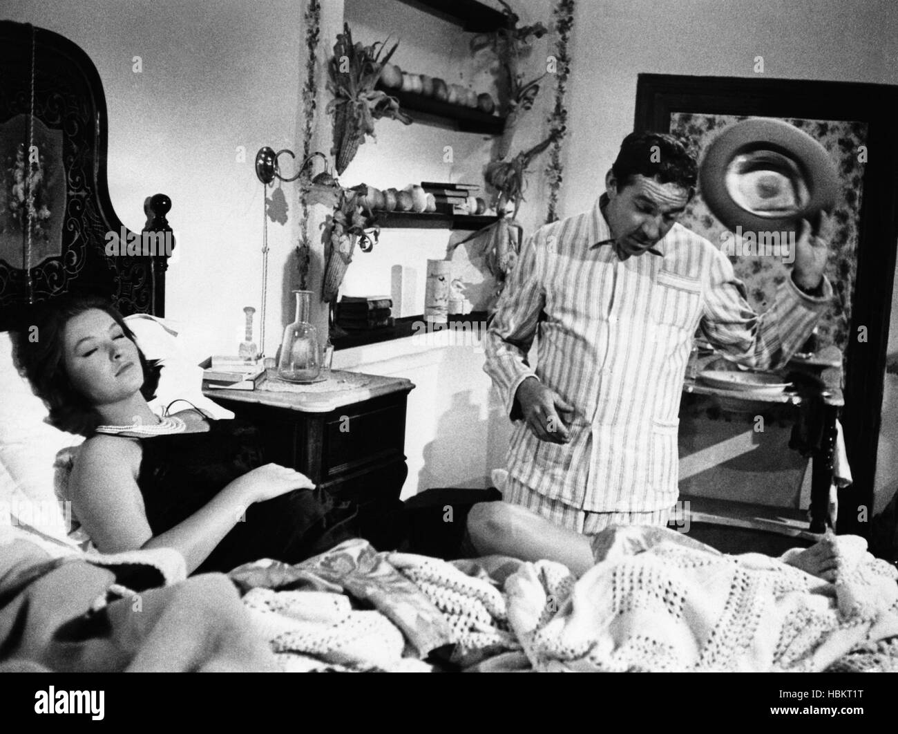 Il letto coniugale, (aka L'Ape Regina), Marina Vlady, Ugo Tognazzi, 1963  Foto stock - Alamy