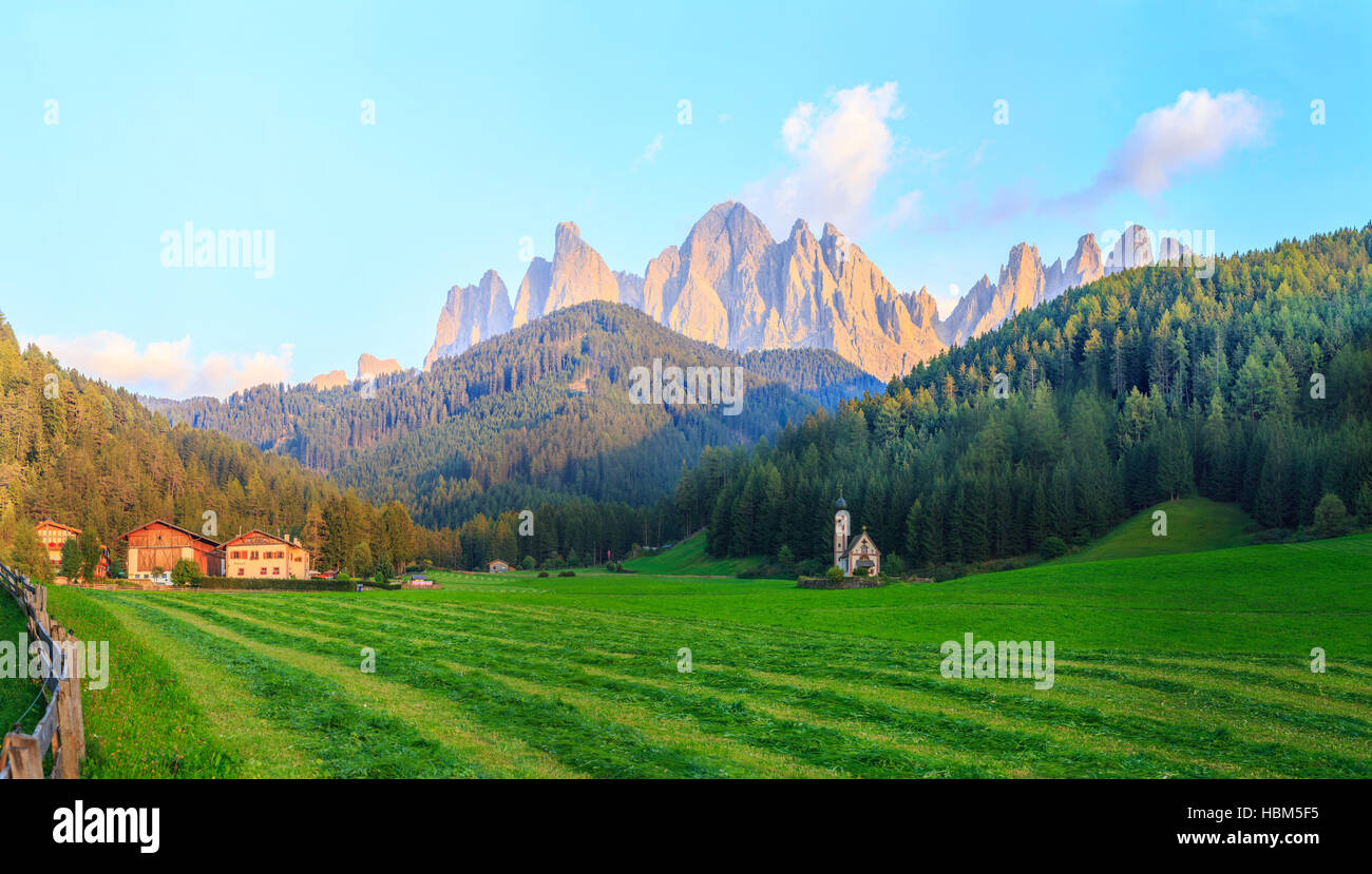 Alpine, alpi, sfondo, bella chiesa, dolomite Dolomite, famoso,l'Italia, Foto Stock