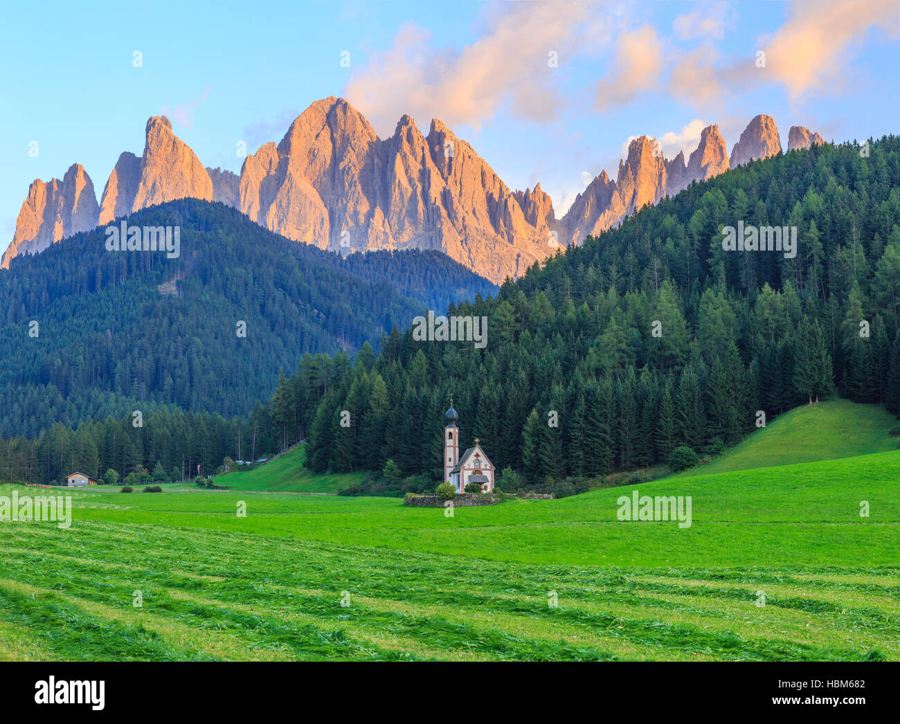 Alpine, alpi, sfondo, bella chiesa, dolomite Dolomite, famoso,l'Italia, Foto Stock