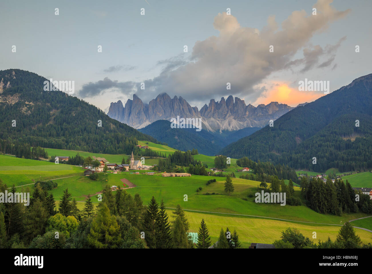 Alpine, alpi, sfondo, bella chiesa, dolomite Dolomite, famoso,l'Italia, Foto Stock
