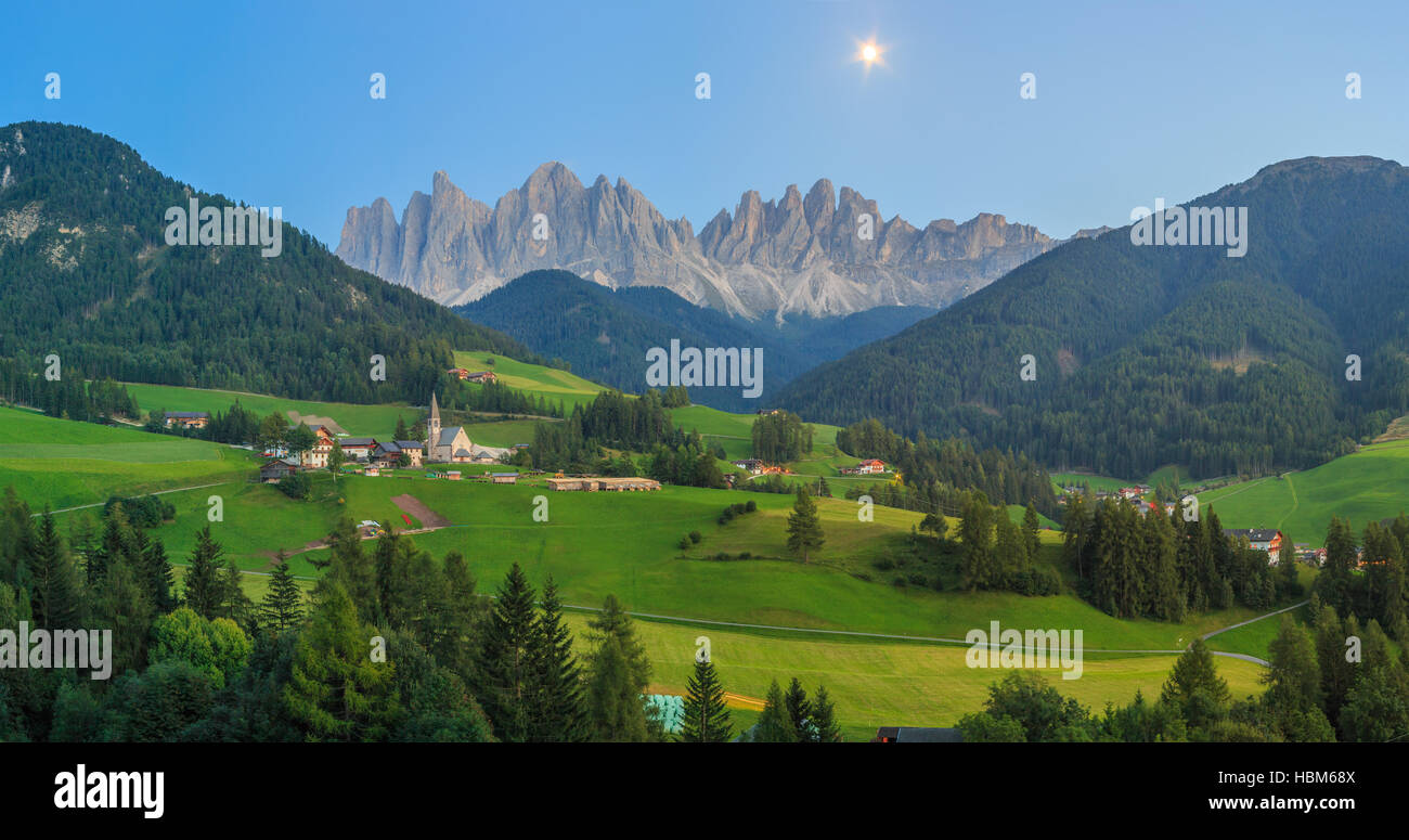 Alpine, alpi, sfondo, bella chiesa, dolomite Dolomite, famoso,l'Italia, Foto Stock