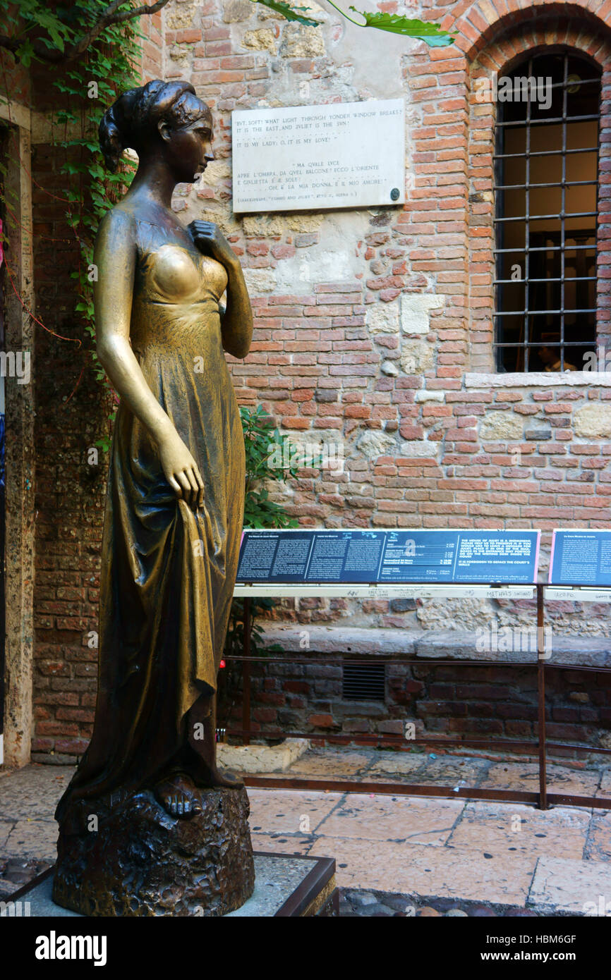 Statua di Giulietta, Julia, Julietta house, Verona, Italia Foto Stock