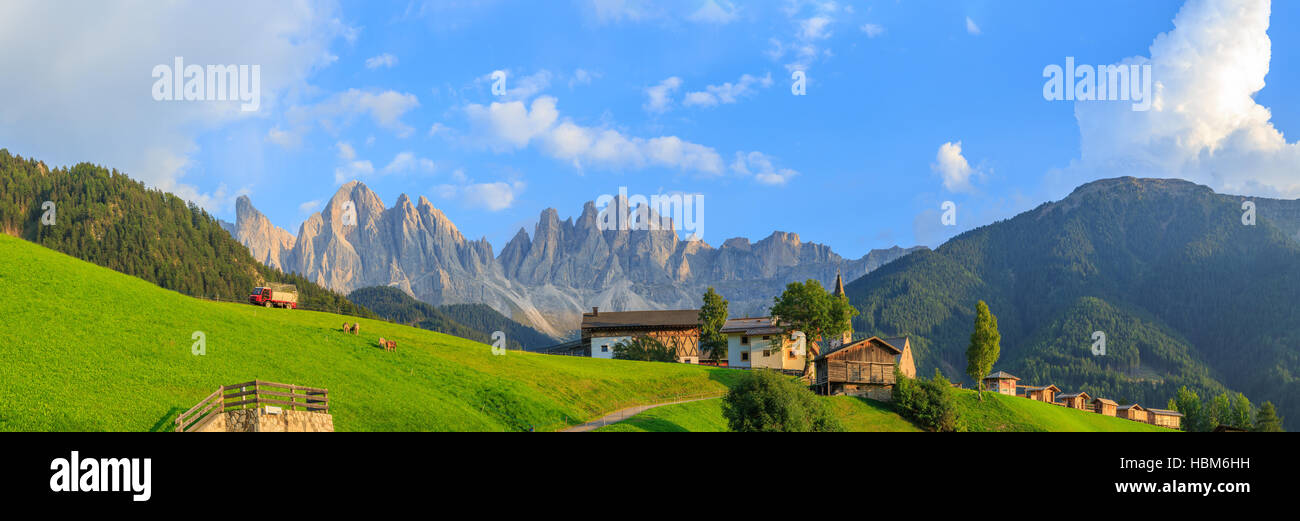 Alpine, alpi, sfondo, bella chiesa, dolomite Dolomite, famoso,l'Italia, Foto Stock