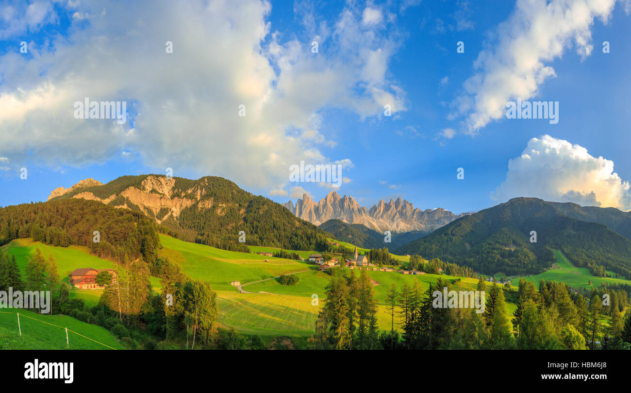 Alpine, alpi, sfondo, bella chiesa, dolomite Dolomite, famoso,l'Italia, Foto Stock