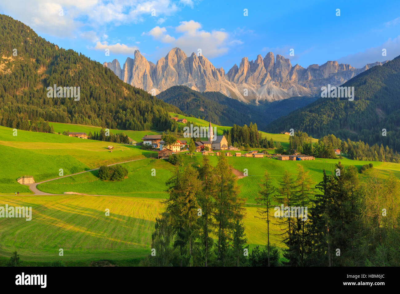 Alpine, alpi, sfondo, bella chiesa, dolomite Dolomite, famoso,l'Italia, Foto Stock