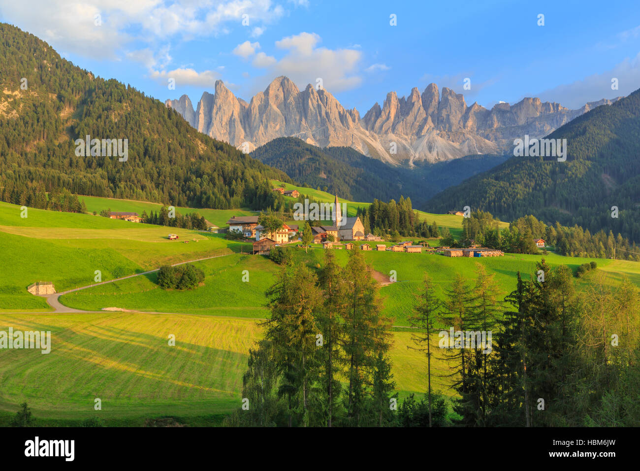 Alpine, alpi, sfondo, bella chiesa, dolomite Dolomite, famoso,l'Italia, Foto Stock