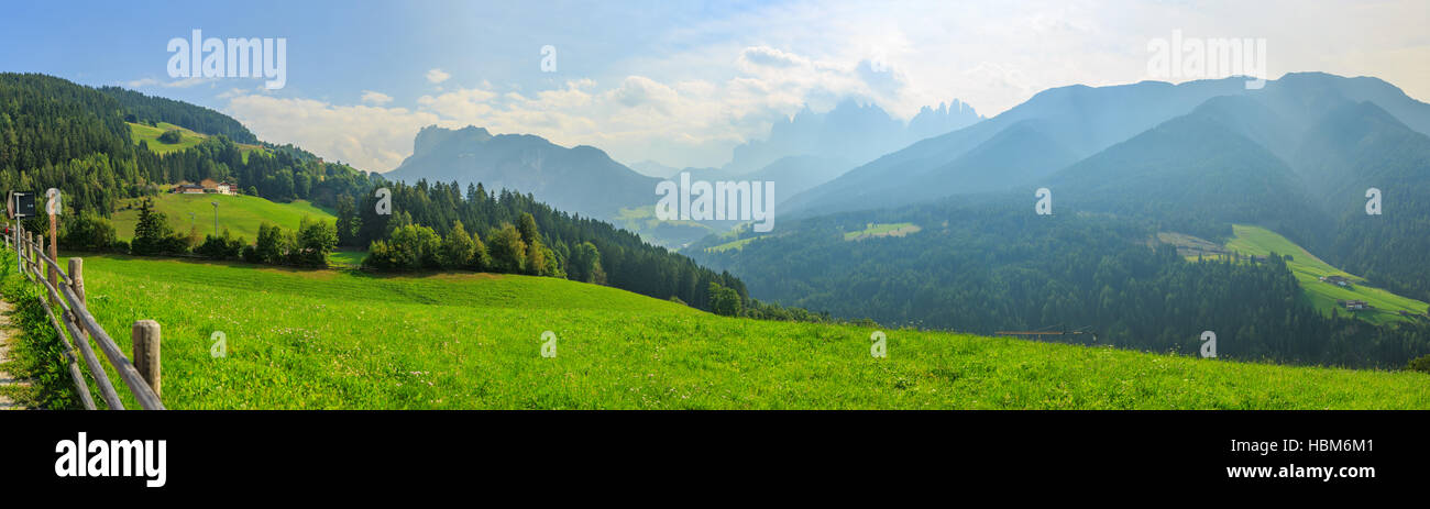 Alpine, alpi, sfondo, bella chiesa, dolomite Dolomite, famoso,l'Italia, Foto Stock