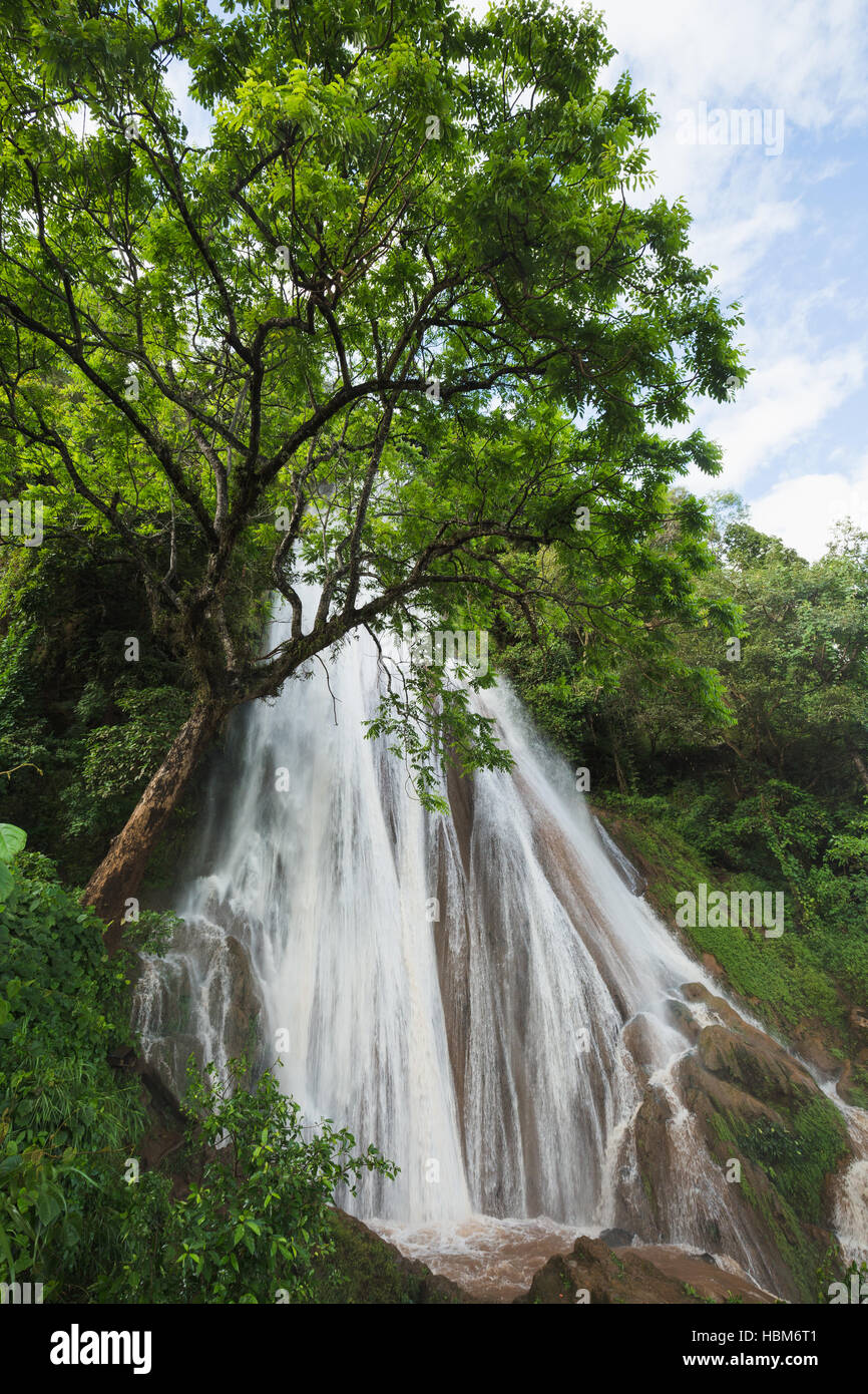 Cascata idilliaco in Hsipaw, Stato Shan, Myanmar Foto Stock