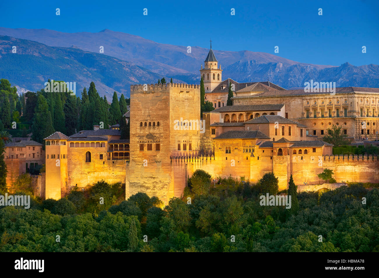 Alhambra Palace a sera, Granada, Andalusia Foto Stock