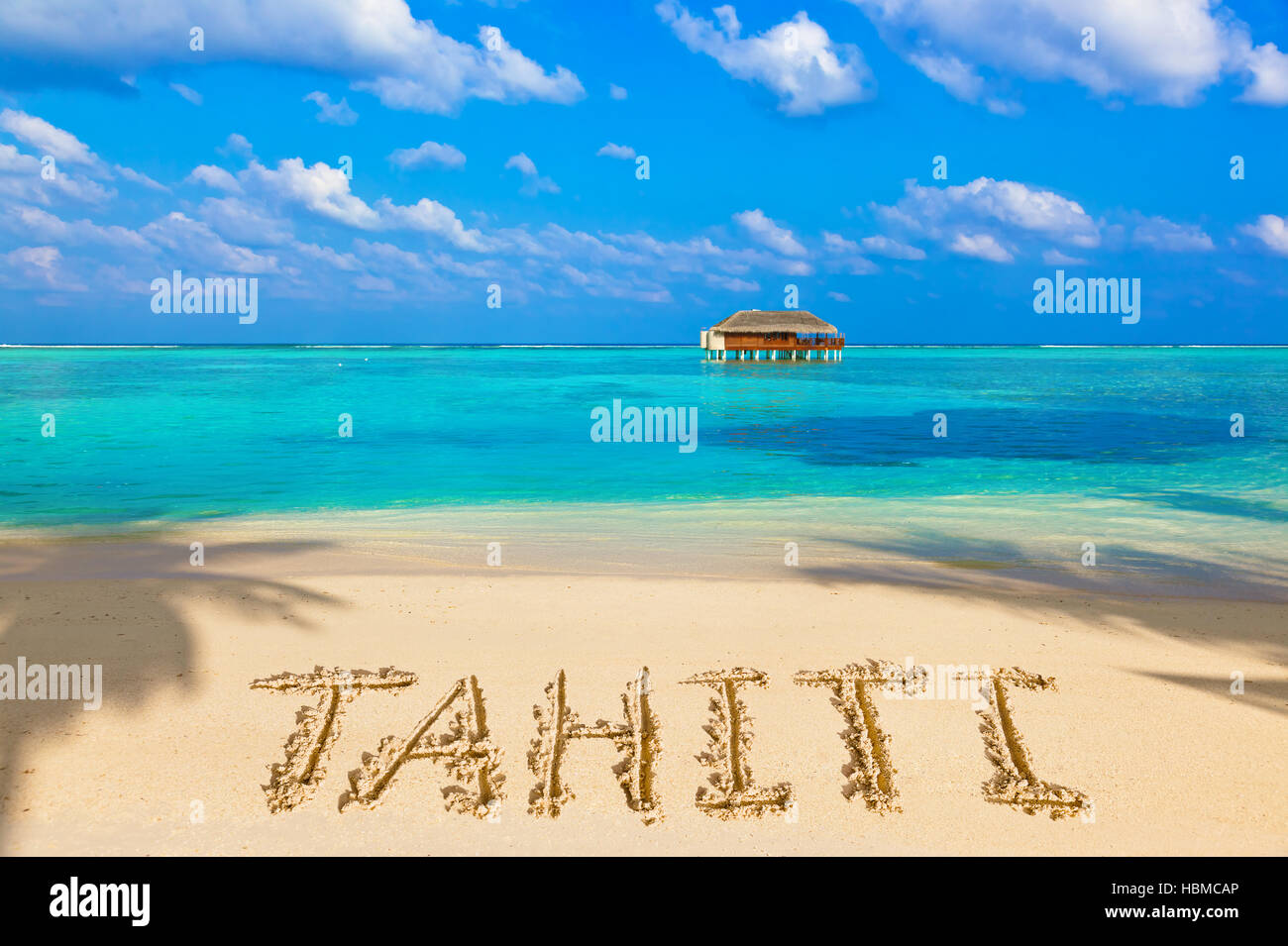 Parola Tahiti sulla spiaggia Foto Stock