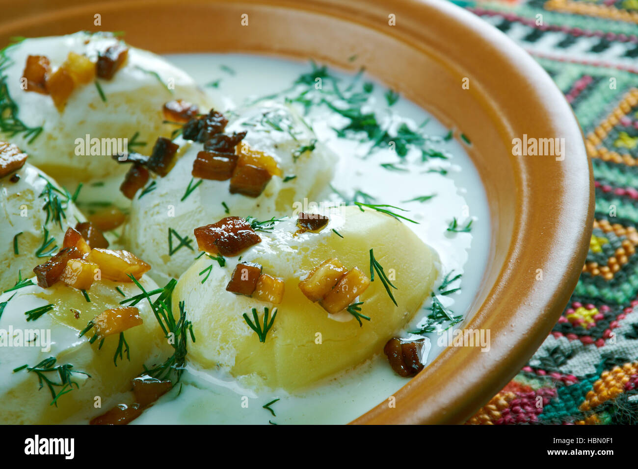 Il latte prodotto guslyanka con patate Foto Stock