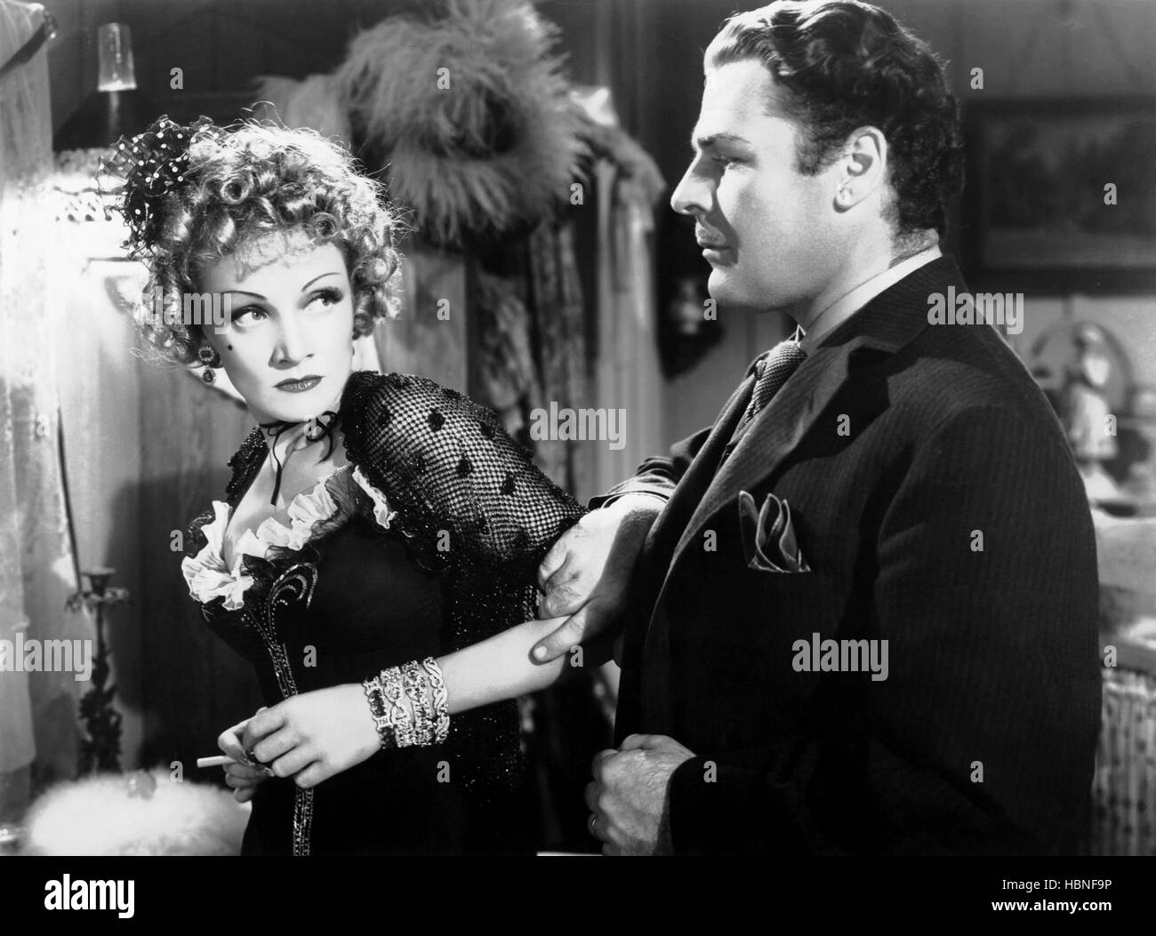DESTRY RIDES NUOVAMENTE, da sinistra, Marlene Dietrich, Brian Donlevy, 1939 Foto Stock