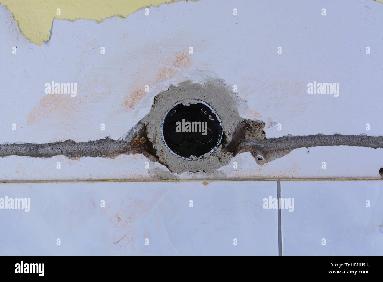 Cavi elettrici sotto intonaco Foto Stock